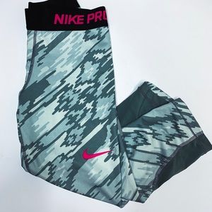 Girls Nike Capris